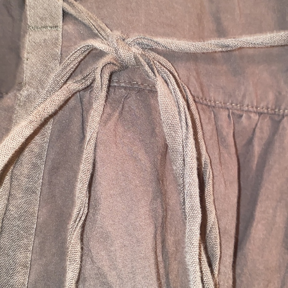 Theory army green full skirt. Pockets, removable belt and lined. Size 8. - Picture 2 of 9